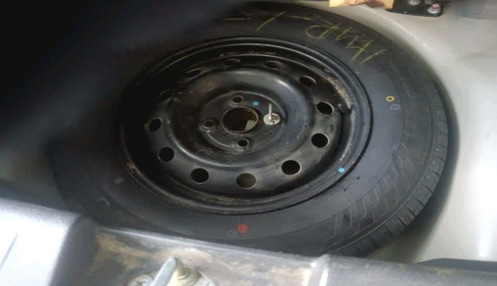 2013 Maruti Swift VXI, Petrol, Manual, 9,964 km, tyre