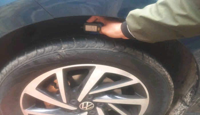 2023 Volkswagen VIRTUS TOPLINE TSI 1.0 MT, Petrol, Manual, 14,689 km, tyre