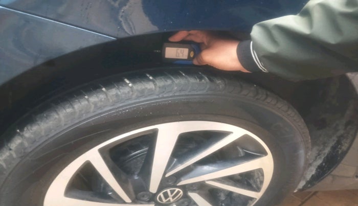 2023 Volkswagen VIRTUS TOPLINE TSI 1.0 MT, Petrol, Manual, 14,689 km, tyre