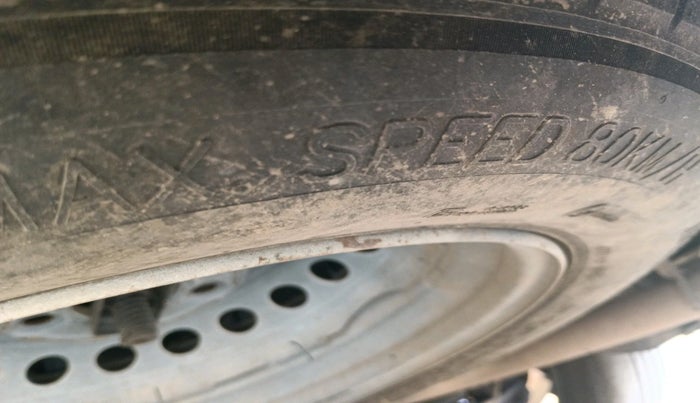 2022 Mahindra XUV700 AX 7 LUXURY D AT 7 STR, Diesel, Automatic, 82,535 km, tyre