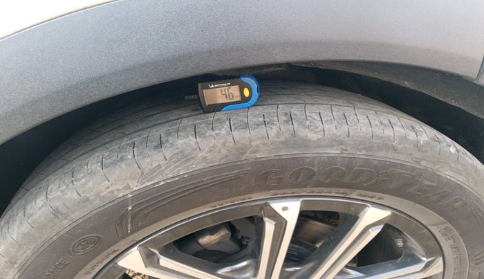 2022 Mahindra XUV700 AX 7 LUXURY D AT 7 STR, Diesel, Automatic, 82,535 km, tyre