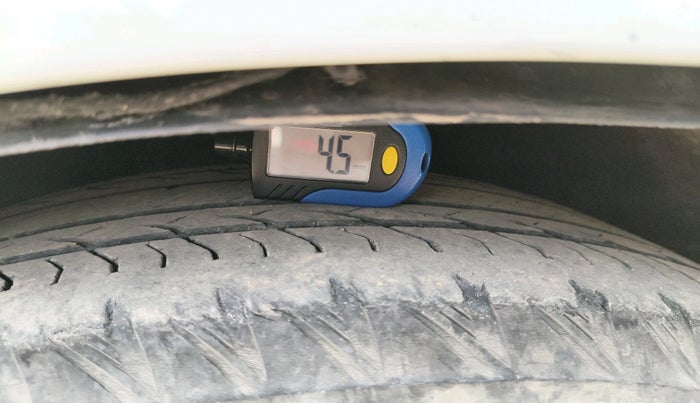 2014 Volvo XC 60 D4 SUMMUM, Diesel, Automatic, 1,06,315 km, tyre