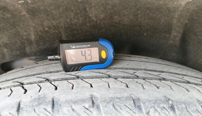 2014 Volvo XC 60 D4 SUMMUM, Diesel, Automatic, 1,06,315 km, tyre