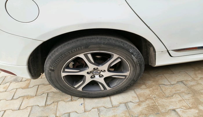 2014 Volvo XC 60 D4 SUMMUM, Diesel, Automatic, 1,06,315 km, tyre