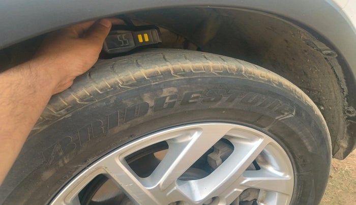 2023 Mahindra XUV300 W8 1.5 DIESEL, Diesel, Manual, 42,771 km, tyre