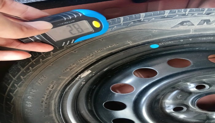 2015 Maruti Wagon R 1.0 VXI, Petrol, Manual, 17,498 km, tyre