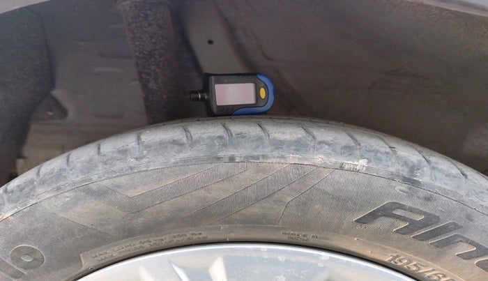 2019 Hyundai VENUE S 1.2, Petrol, Manual, 43,330 km, tyre