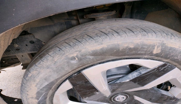 2024 Nissan MAGNITE XL, Petrol, Manual, 27,442 km, tyre