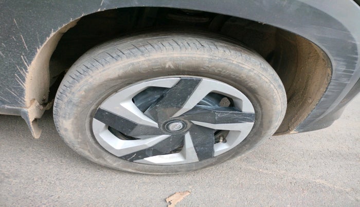 2024 Nissan MAGNITE XL, Petrol, Manual, 27,442 km, tyre