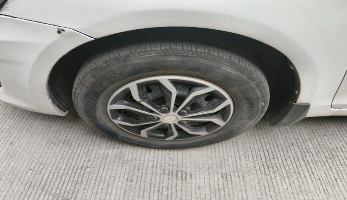 2014 Maruti Swift Dzire VXI, Petrol, Manual, 82,418 km, tyre