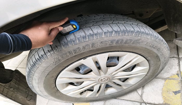 2014 Toyota Innova 2.5 GX 7 STR, Diesel, Manual, 1,23,181 km, tyre