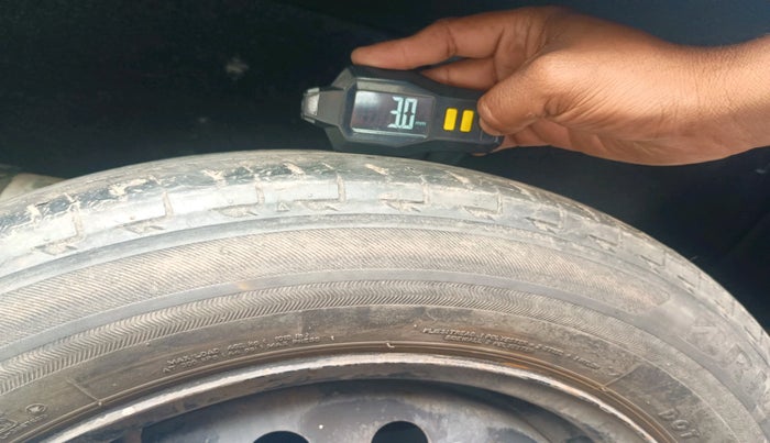 2022 Maruti Celerio VXI CNG, Petrol, Manual, 96,943 km, tyre