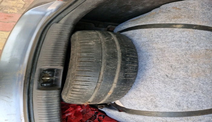 2010 Hyundai i20 MAGNA 1.2, Petrol, Manual, 1,08,515 km, tyre