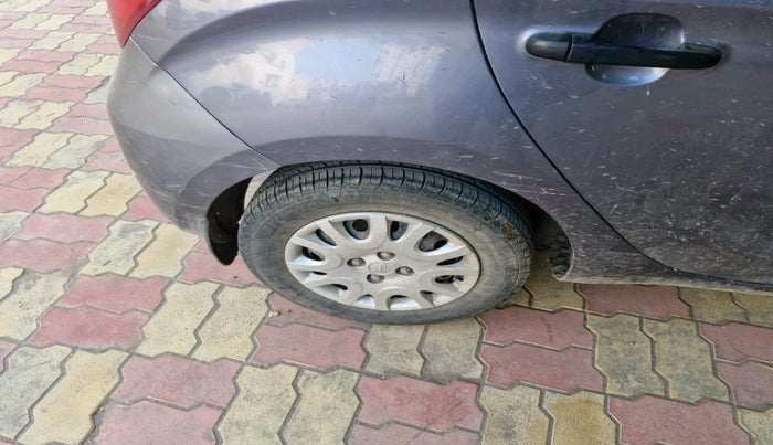 2010 Hyundai i20 MAGNA 1.2, Petrol, Manual, 1,08,515 km, tyre