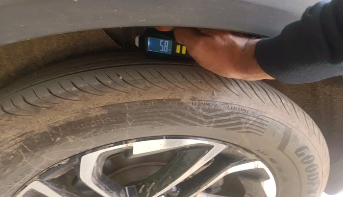 2022 KIA CARENS LUXURY 1.5 DIESEL 7 STR, Diesel, Manual, 1,04,000 km, tyre