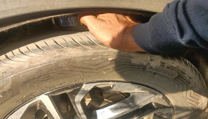 2022 KIA CARENS LUXURY 1.5 DIESEL 7 STR, Diesel, Manual, 1,04,000 km, tyre