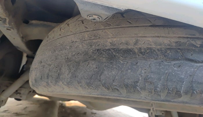 2015 Toyota Fortuner 3.0 4X2 MT, Diesel, Manual, 1,06,578 km, tyre