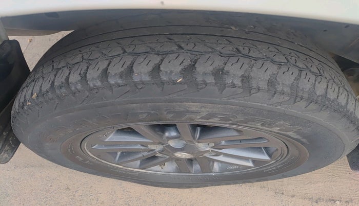 2015 Toyota Fortuner 3.0 4X2 MT, Diesel, Manual, 1,06,578 km, tyre