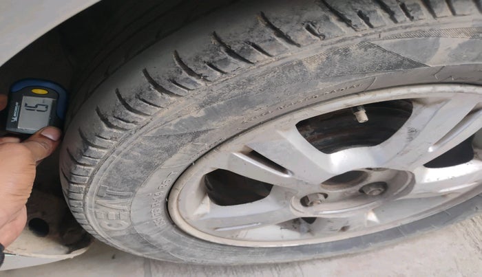 2010 Hyundai i20 ASTA 1.2, Petrol, Manual, 2,10,326 km, tyre