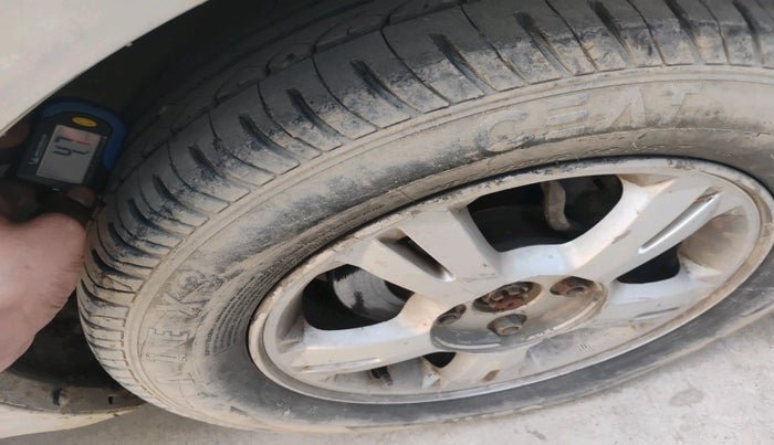 2010 Hyundai i20 ASTA 1.2, Petrol, Manual, 2,10,326 km, tyre