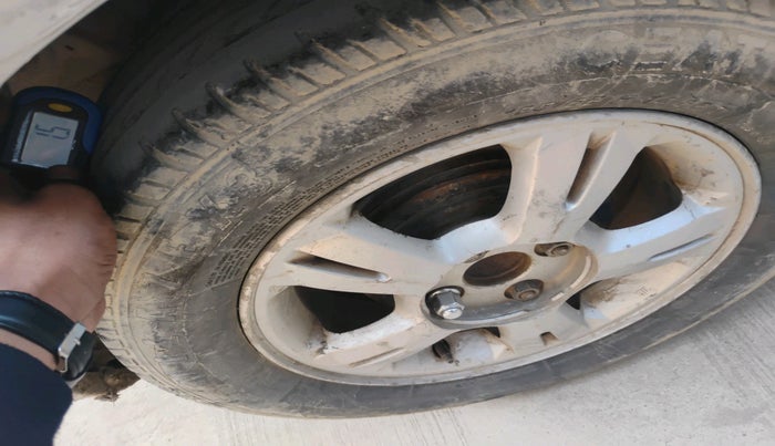 2010 Hyundai i20 ASTA 1.2, Petrol, Manual, 2,10,326 km, tyre