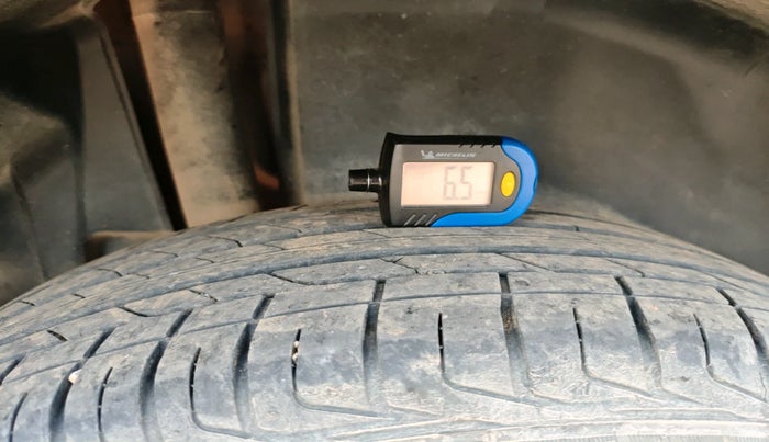 2022 Maruti BREZZA VXI SMART HYBRID, Petrol, Manual, 73,897 km, tyre