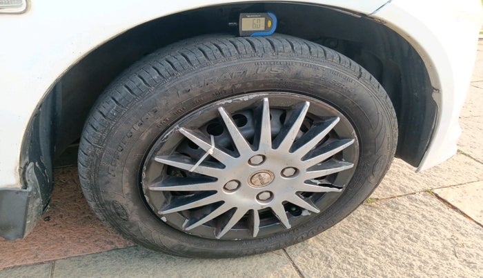 2013 Honda Amaze 1.5L I-DTEC S, Diesel, Manual, 1,07,050 km, tyre