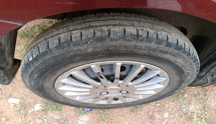 2019 Maruti Dzire VXI AMT, Petrol, Automatic, 48,241 km, tyre