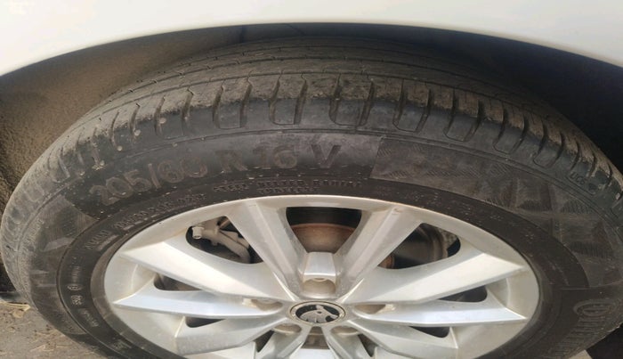 2017 Skoda Octavia STYLE PLUS AT 1.8 TSI, Petrol, Automatic, 53,869 km, tyre