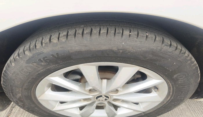 2017 Skoda Octavia STYLE PLUS AT 1.8 TSI, Petrol, Automatic, 53,869 km, tyre