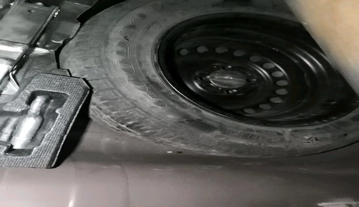 2015 Honda Amaze 1.2L I-VTEC VX, Petrol, Manual, 35,690 km, tyre