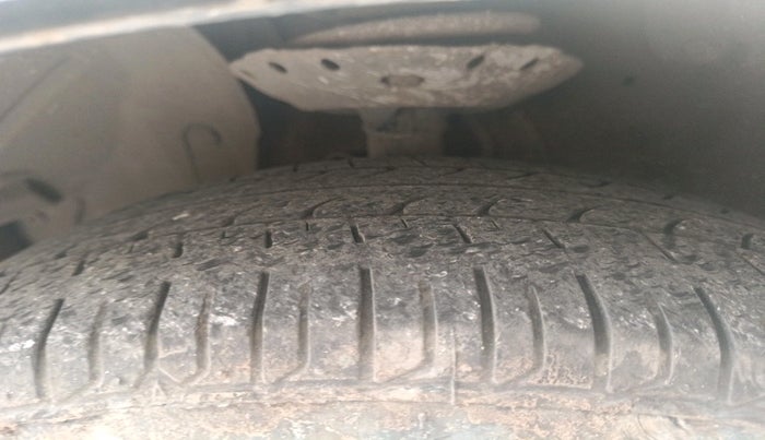 2015 Honda Jazz 1.2L I-VTEC V AT, Petrol, Automatic, 1,93,553 km, tyre