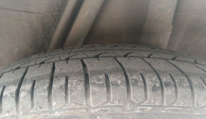 2015 Honda Jazz 1.2L I-VTEC V AT, Petrol, Automatic, 1,93,553 km, tyre