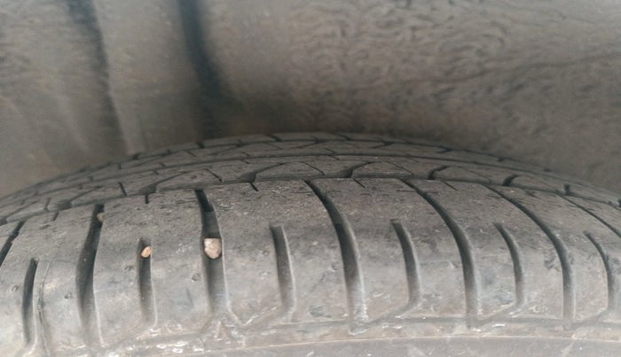 2015 Honda Jazz 1.2L I-VTEC V AT, Petrol, Automatic, 1,93,553 km, tyre