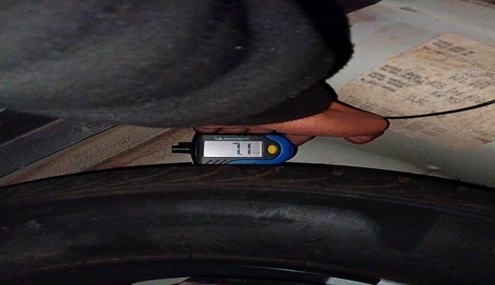 2011 Volkswagen Polo HIGHLINE 1.6L, Petrol, Manual, 65,160 km, tyre