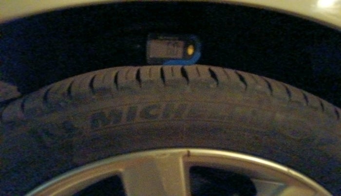 2011 Volkswagen Polo HIGHLINE 1.6L, Petrol, Manual, 65,160 km, tyre