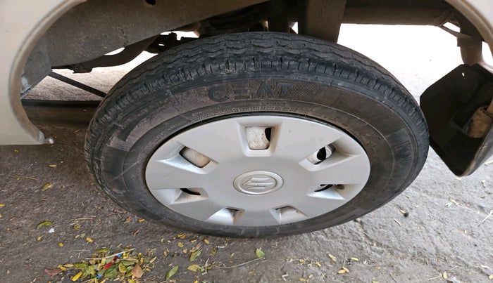 2018 Maruti Eeco 5 STR WITH A/C+HTR CNG, Petrol, Manual, 67,378 km, tyre