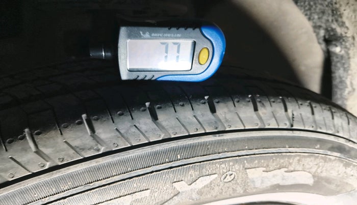 2017 Maruti Dzire LXI, Petrol, Manual, 1,03,040 km, tyre