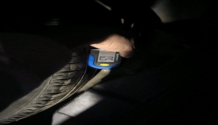 2017 Maruti Dzire LXI, Petrol, Manual, 1,03,040 km, tyre