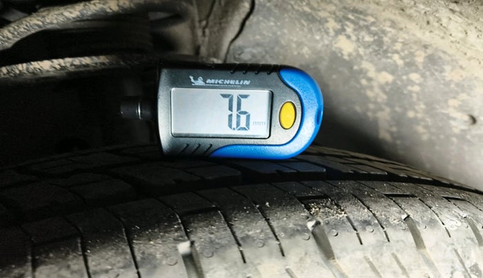 2017 Maruti Dzire LXI, Petrol, Manual, 1,03,040 km, tyre