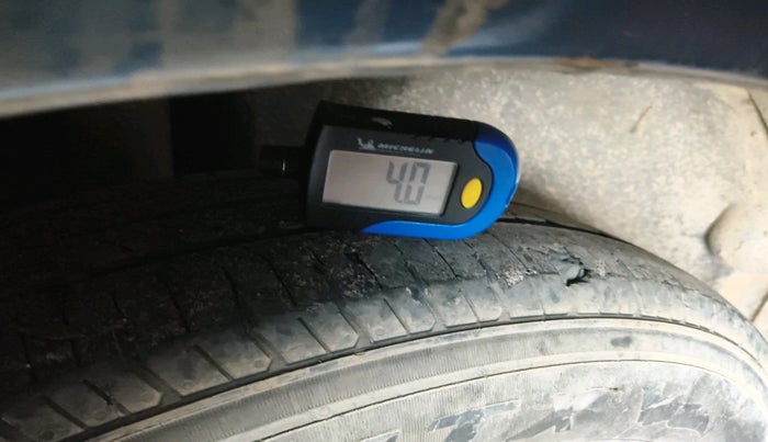 2017 Maruti Dzire LXI, Petrol, Manual, 1,03,040 km, tyre