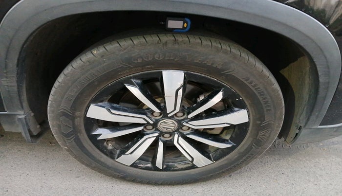 2019 MG HECTOR SHARP 2.0 DIESEL, Diesel, Manual, 1,08,751 km, tyre