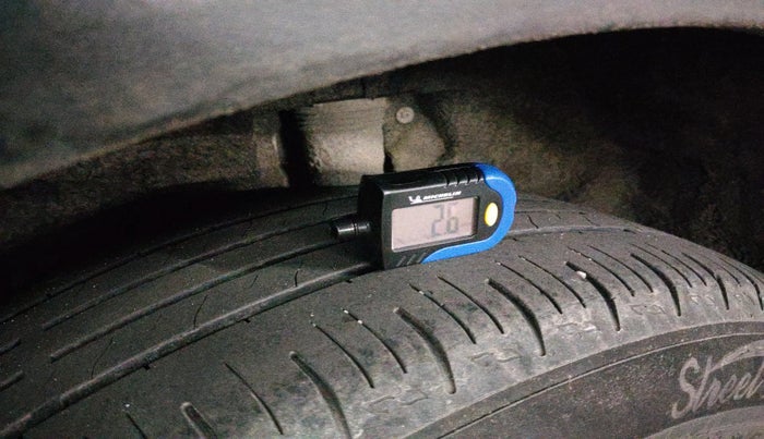 2022 Mahindra XUV700 MX P MT 5 STR, Petrol, Manual, 81,575 km, tyre