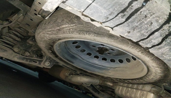 2022 Mahindra XUV700 MX P MT 5 STR, Petrol, Manual, 81,575 km, tyre