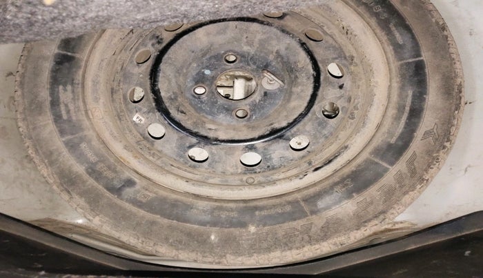 2015 Maruti Swift VDI, Diesel, Manual, 1,52,941 km, tyre