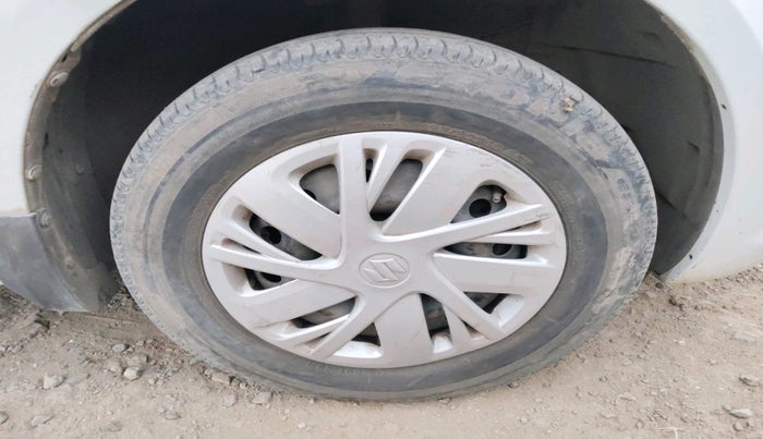 2015 Maruti Swift VDI, Diesel, Manual, 1,52,941 km, tyre