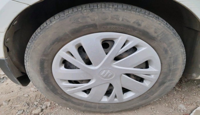 2015 Maruti Swift VDI, Diesel, Manual, 1,52,941 km, tyre