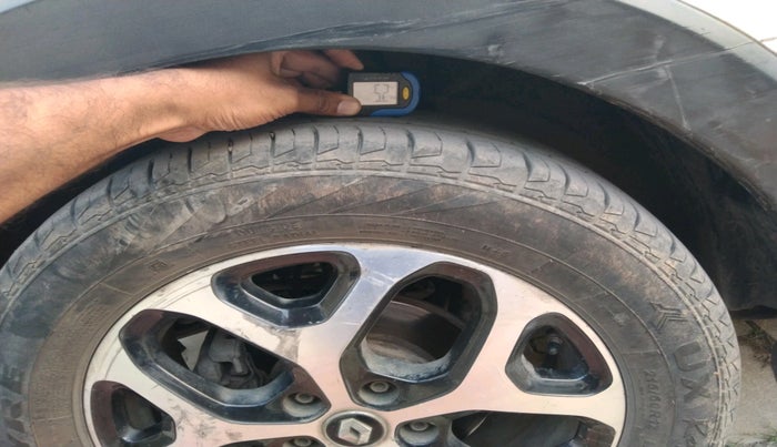 2017 Renault Captur RXT DIESEL DUAL TONE, Diesel, Manual, 1,60,192 km, tyre