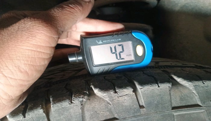 2018 Jeep Compass LONGITUDE (O) 2.0 DIESEL, Diesel, Manual, 1,45,703 km, tyre