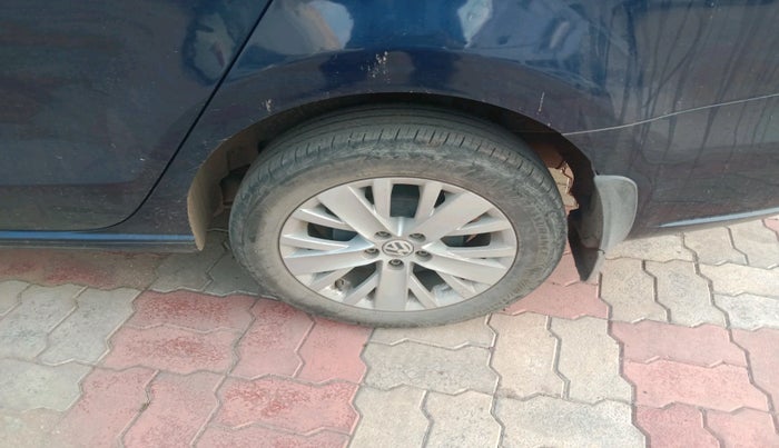 2015 Volkswagen Vento HIGHLINE 1.5 AT, Diesel, Automatic, 57,956 km, tyre